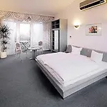 Ibis Styles Neustadt 3*